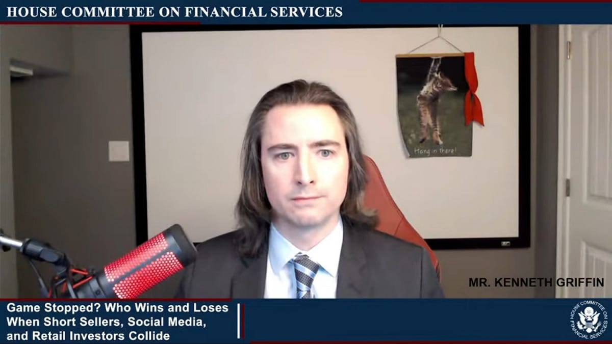 在Gamestop大軋空事件中被視為散戶領導者的Keith Gill今日在美國聯邦眾議院金融服務委員會出面作證，說明自己在整起事件中扮演的角色。 圖：翻攝自Youtube