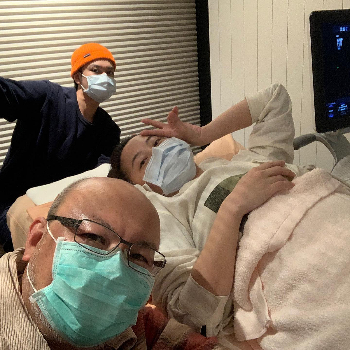 全家人都很期待迎接新生命的到來。 圖：翻攝自趙小僑官方粉絲專頁