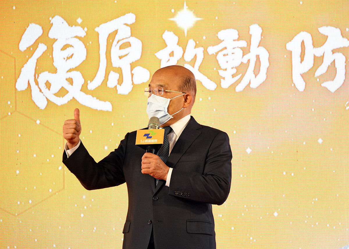 行政院長蘇貞昌今（19）日上午出席部立桃園醫院「復原啟動、防疫歸隊」儀式。 圖：行政院提供