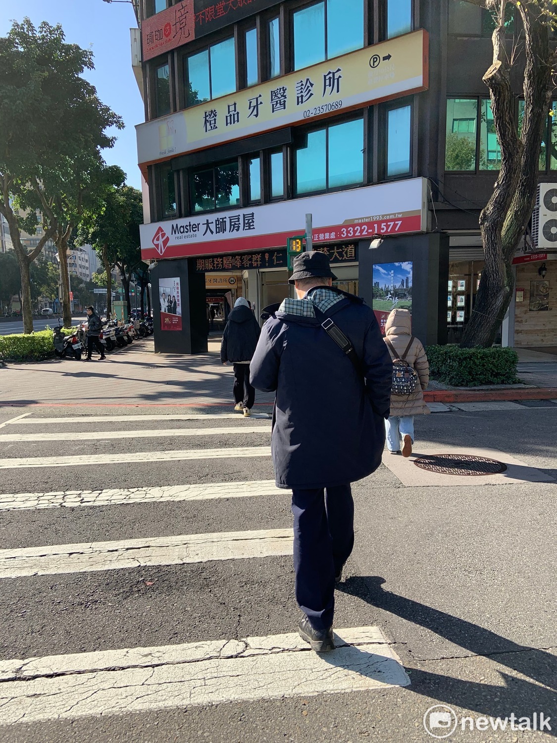 氣象局表示，明日補班白天各地都是穩定偏暖的好天氣，不過日夜溫差可能達14度。 圖：張家寧／攝