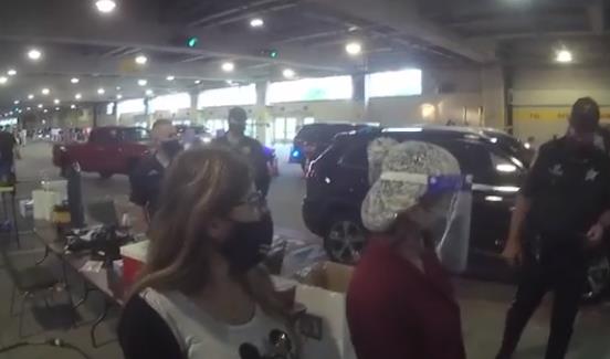 美國新冠肺炎疫苗雖已開始接種，但由於產量不足，因此醫護人員、高齡者及重症者等高風險族群優先施打。 圖：翻攝自環球網