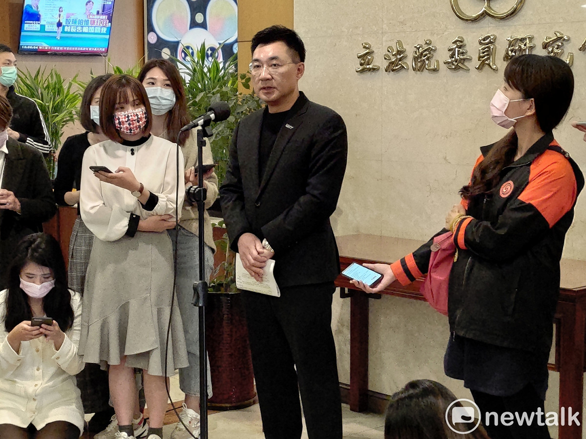 國民黨主席江啟臣於立法院受訪，說明爭取連任的目標。 圖：黃建豪/攝