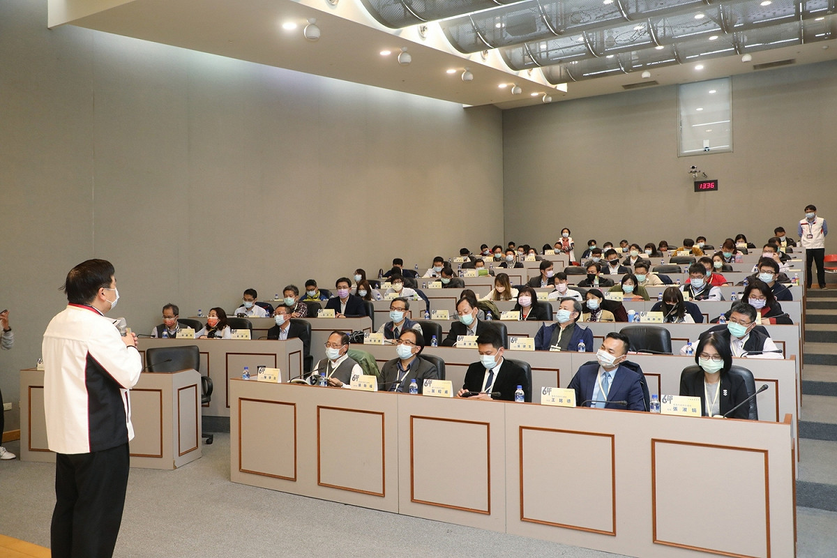 六都交通局與專家學者齊聚新北市政府，研討「應用大數據交通管理」與「年輕族群機車安全」兩大主題。 圖：新北市交通局提供