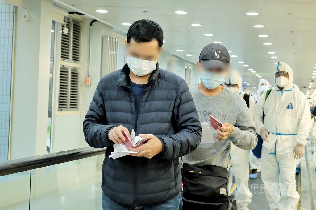 華航救援班機搭載82人返台 緬甸現況說法兩極
