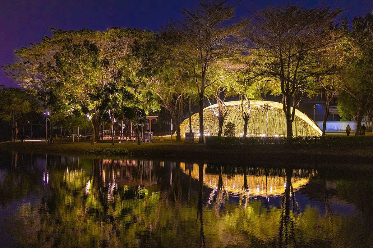 月津港親水公園內的燈光作品拾光。 圖：台南觀旅局／提供