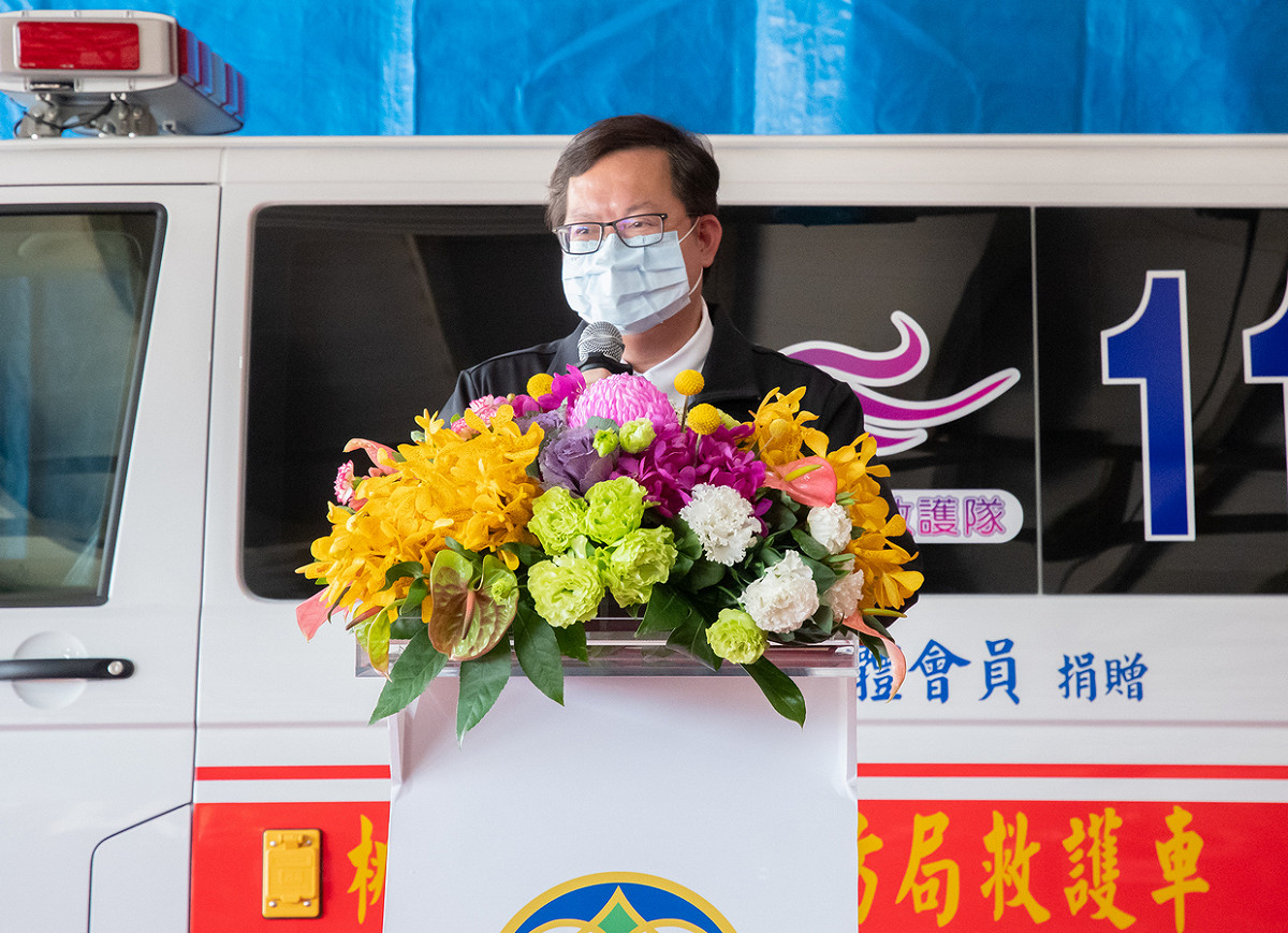 桃園市長鄭文燦今（22）日出席「桃園市信鴿協會大北區分會捐贈桃園市政府消防局救護車捐贈儀式」。 圖：翻攝自桃園市政府官網