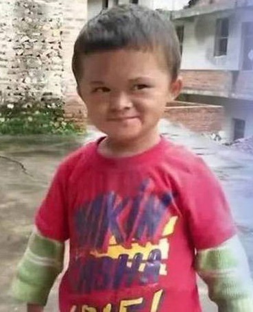 年僅13歲、外貌酷似中國富商馬雲的江西男孩范小勤。 圖：翻攝自微博