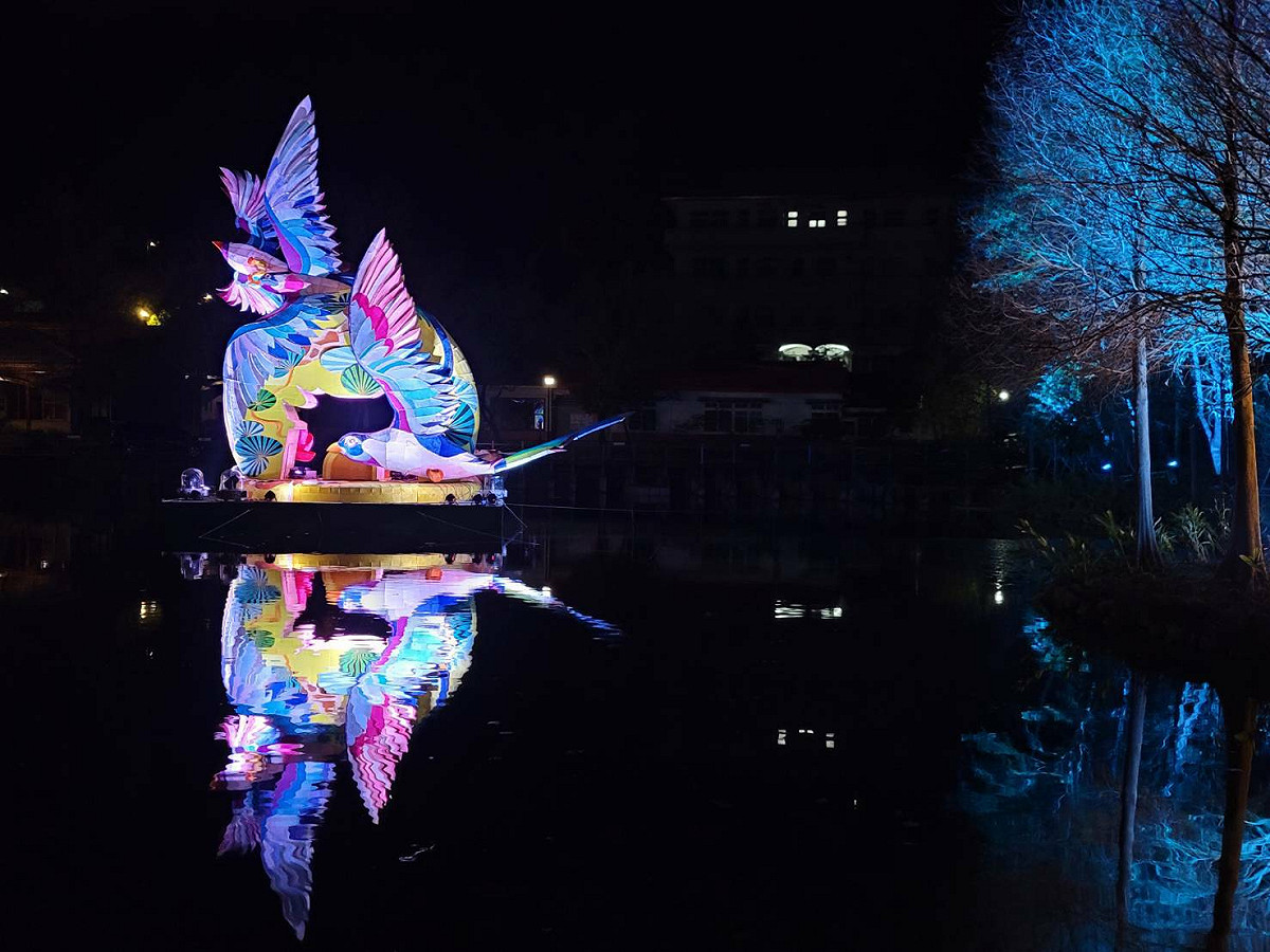 副燈「竹鵲松風迎春曦」將在車埕展出。 圖：交通部觀光局／提供