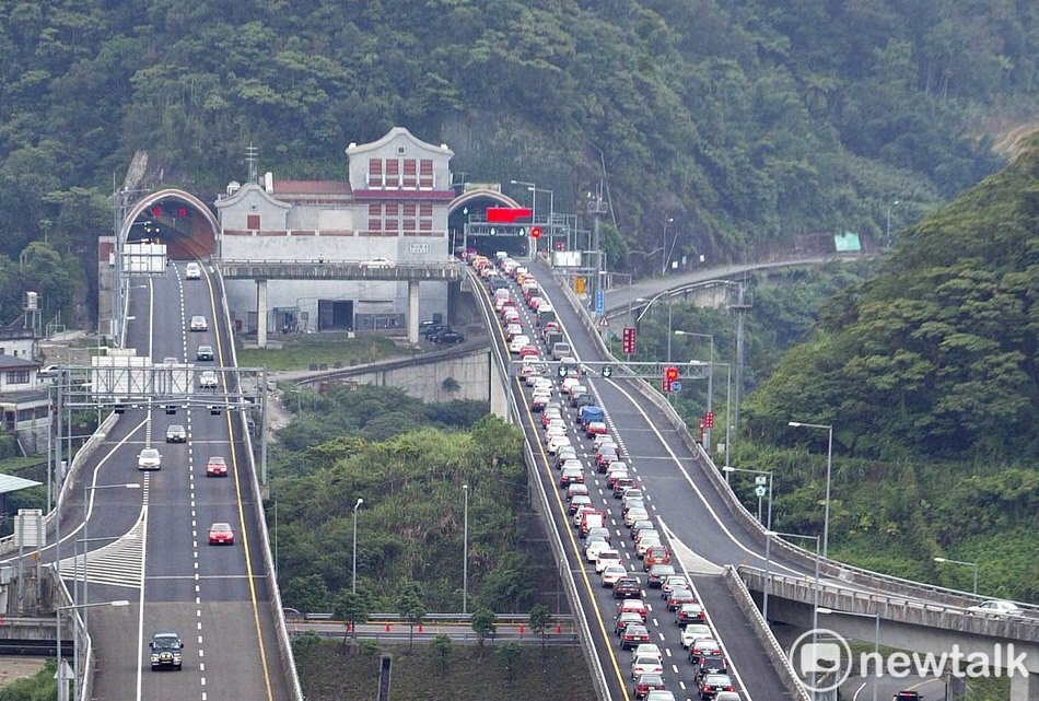 春節連假即將到來，交通部也對雙鐵、國道、空運等祭出疏運措施(圖為國5)。 圖：新頭殼資料照
