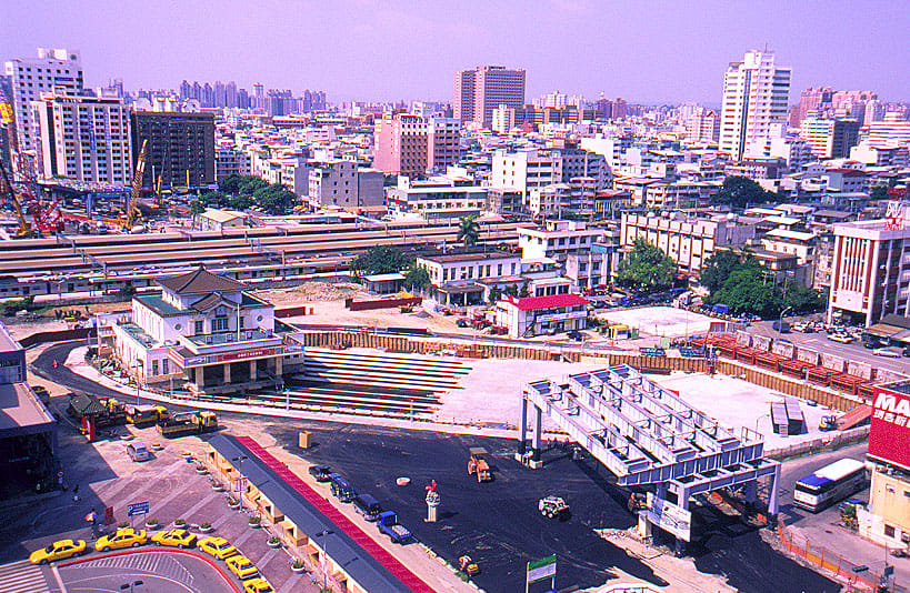 2002年因高雄車站停用遷移，並修建為「高雄願景館」，現在又將遷回原地。 圖：高雄市政府/提供
