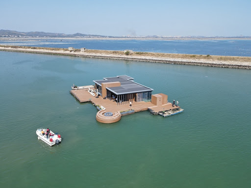 中國福建漳州東山島附近海域的一家「網紅景點」的海上酒店。 圖 : 翻攝自微博