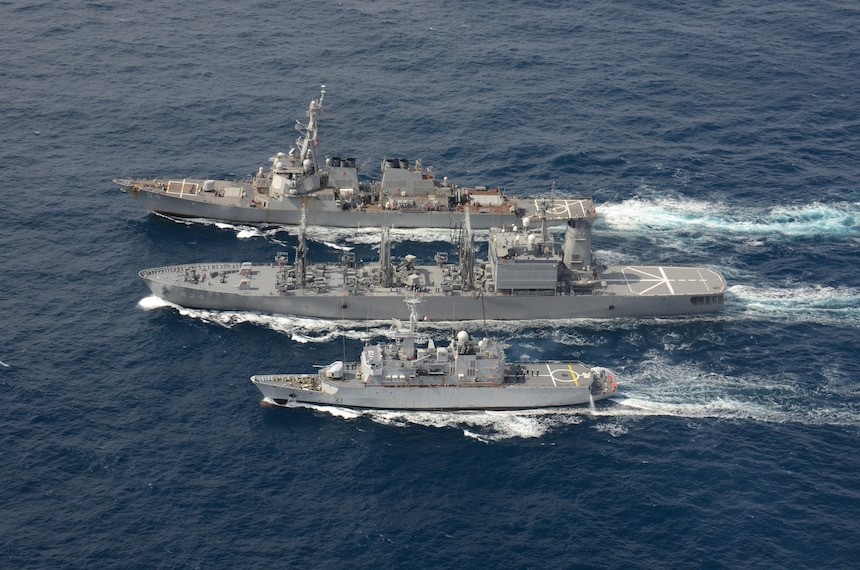 美國第7艦隊柯蒂斯·威爾伯號驅逐艦（DDG-54）於當地時間24日，按照國際法過境台灣海峽。  圖 : 翻攝自第七艦隊網站