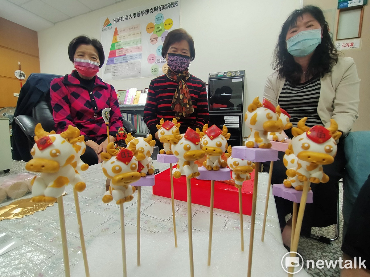 學員們對自己的作品都很滿意。 唐復年/攝