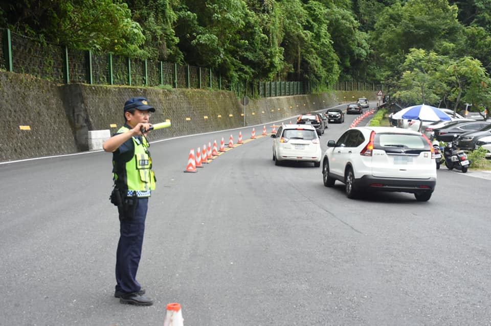 公路總局表示，預計明日228連假首日，蘇花路廊約在上午6點就會出現南下車潮。 圖：翻攝自花蓮縣警察局新城分局臉書（資料照片）