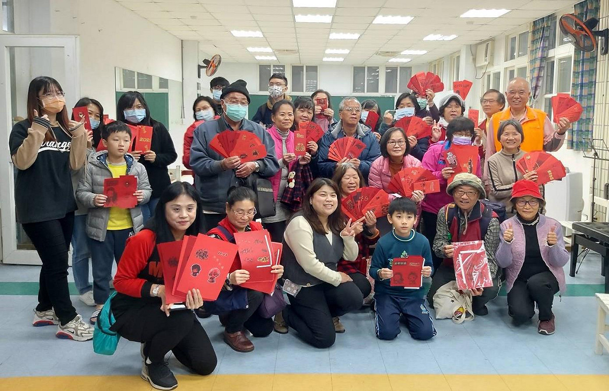 萬里DOC紅包課每個學員都做了一套牛年專屬紅包。 圖：新北市教育局提供