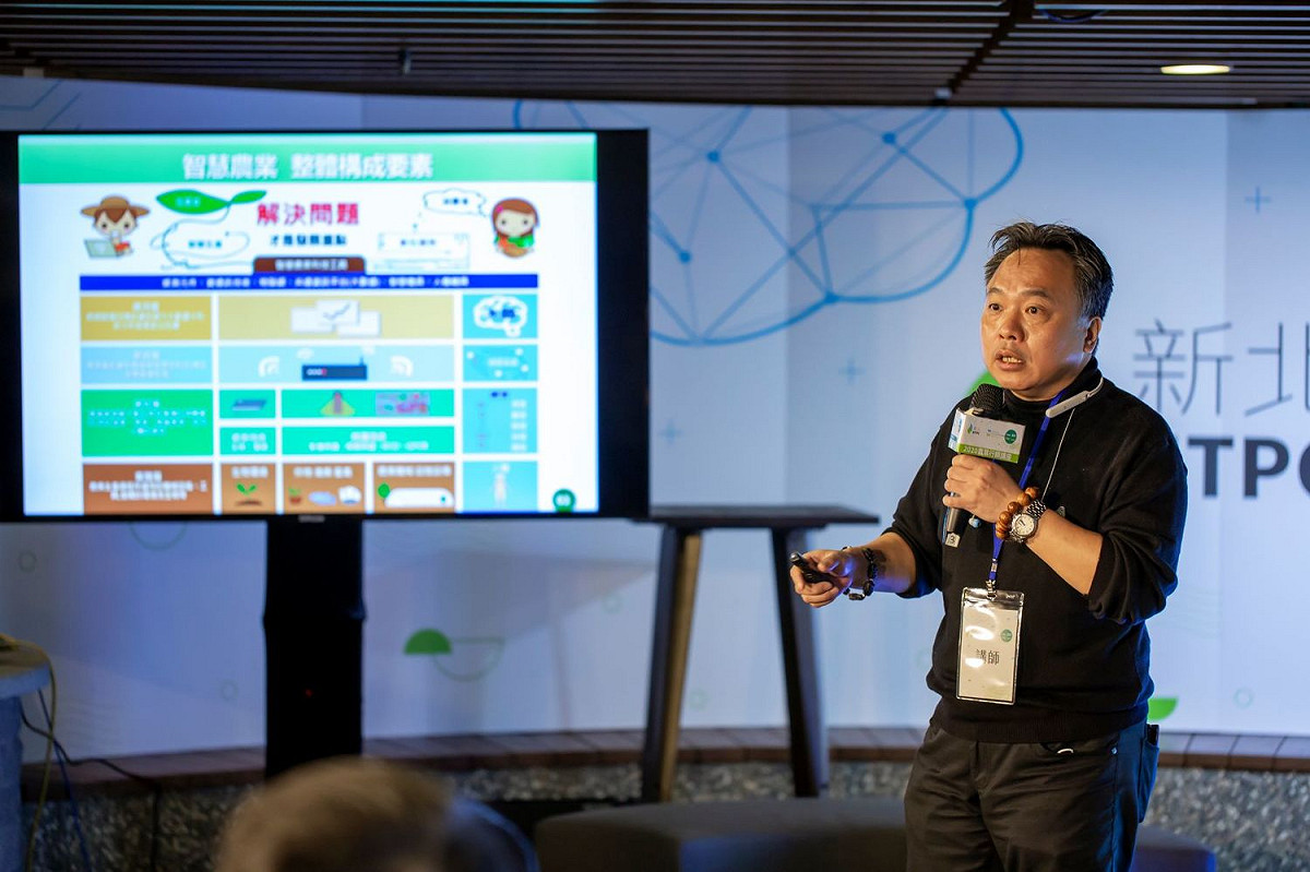 天龍科技總經理陳健章，於「有機會更好」講座分享科技農業。 圖：新北市農業局提供