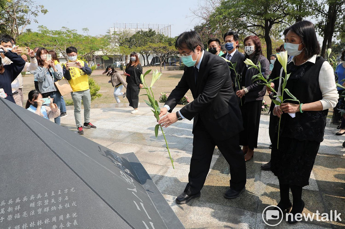 台南市政府今日於台南二二八紀念公園舉行和平追思會，由台南市長黃偉哲主持。 圖：黃博郎／攝