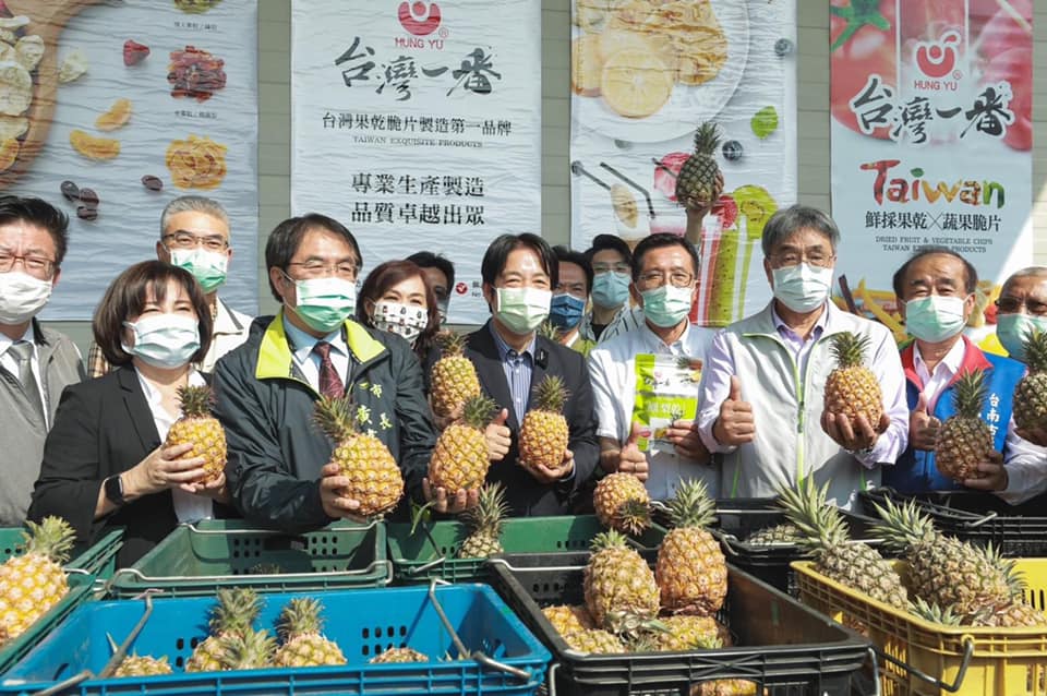 中國禁台灣鳳梨，台灣掀起護鳳梨行動。 圖：翻攝自賴清德臉書