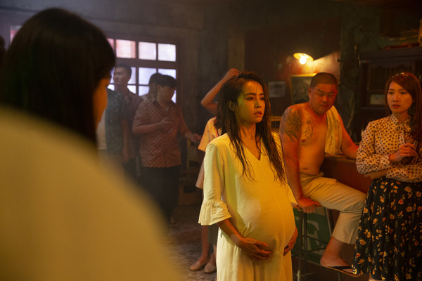 《甜秘密》MV以美人魚的傳說發想，上演一段人與海豚的淒美故事。 圖：凌時差提供