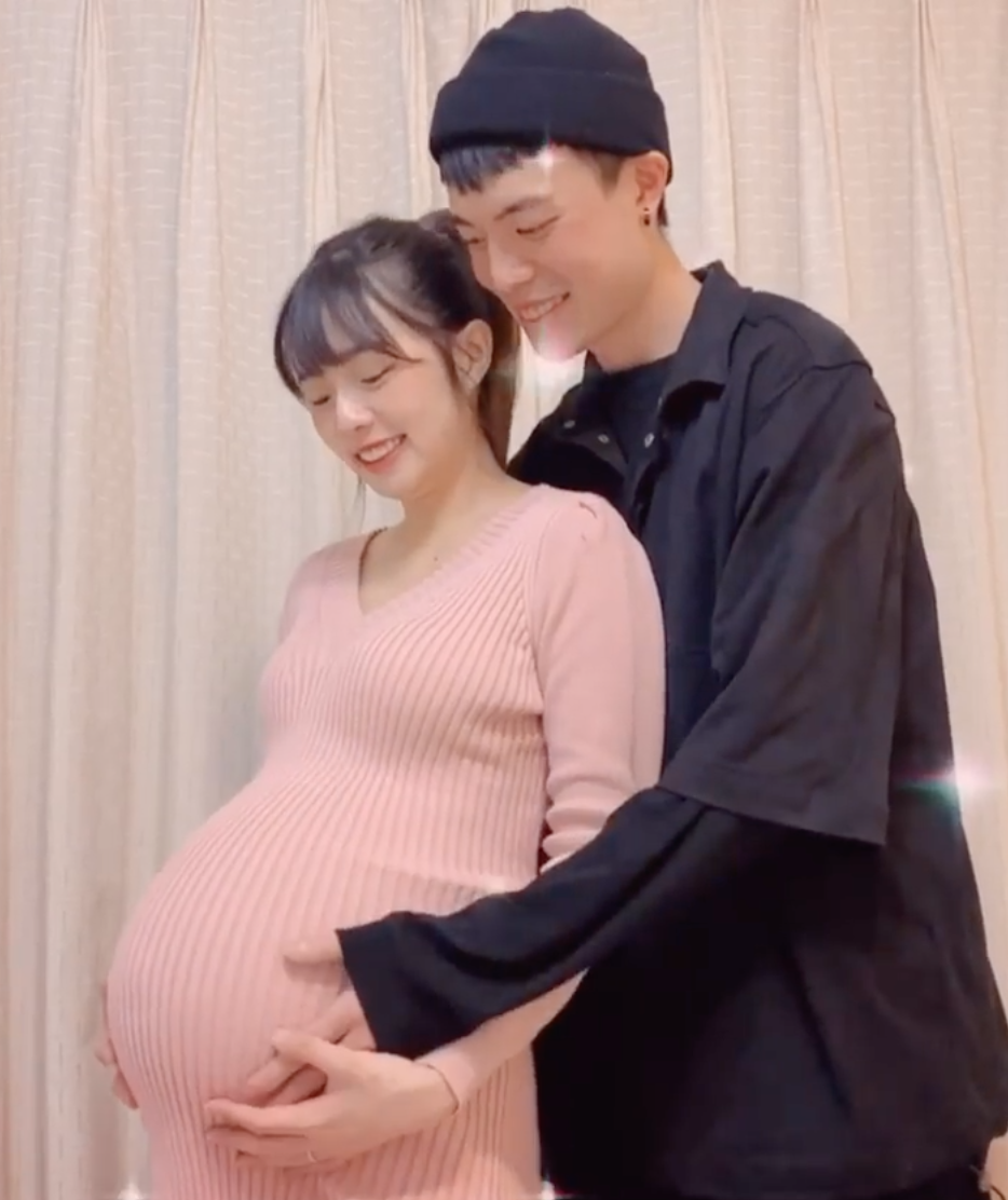 簡廷芮在電影《我的少女時代》飾演校花陶敏敏爆紅，去年10月宣布和製造業小開賴先生結婚，隔1個月後宣佈懷孕。 圖：翻攝自instagram/ dewichien