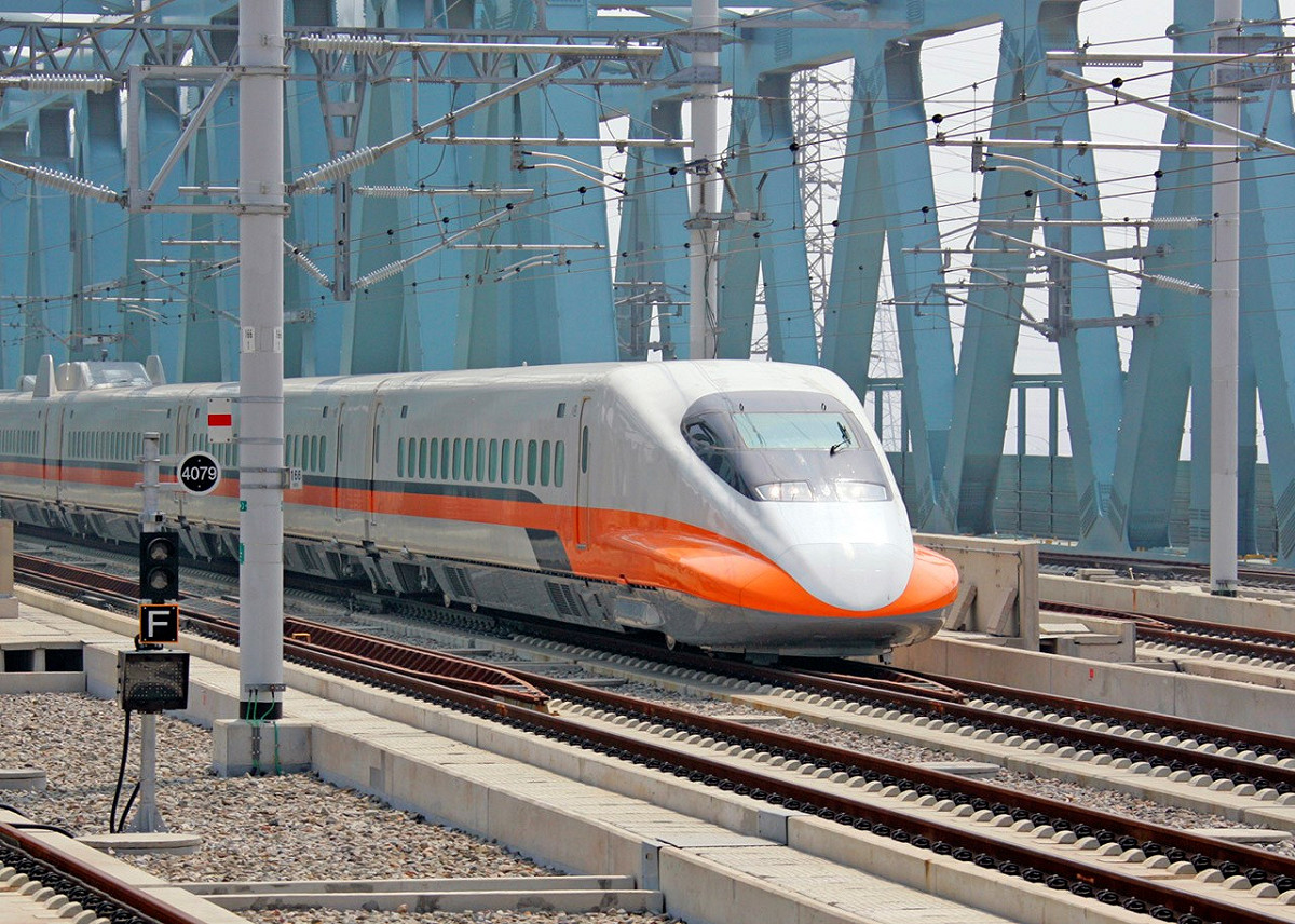 為了疏運旅客，高鐵在清明節連假期間將加開229班列車，並於3月4日開放訂票。 圖：翻攝自高鐵臉書