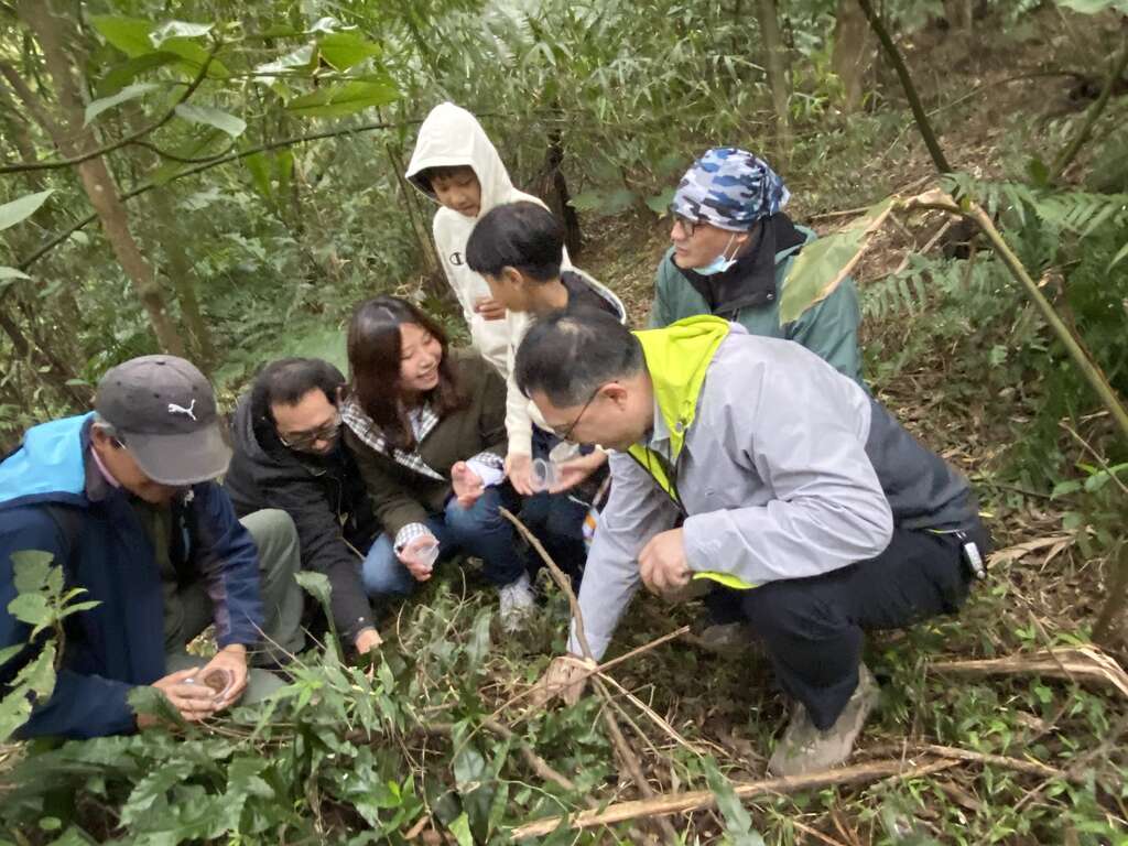 螢火蟲幼蟲野放情形。 圖：取自台北旅遊網