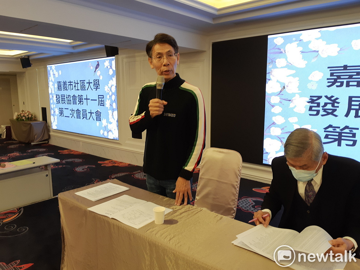 嘉義地方法院判決確認江海（站立者）為嘉義市社大協會理事長。 圖：蔡坤龍/攝（資料照）