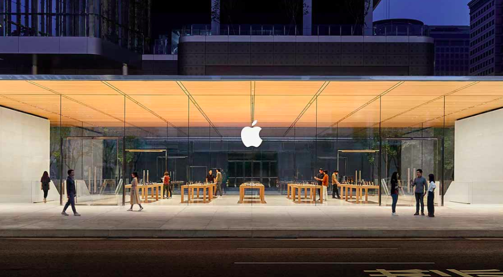蘋果有意把在中國7%到10%產能轉移到印度，iPhone 12製造的地點選在鴻海集團在印度的廠區。 圖：截取自蘋果官網