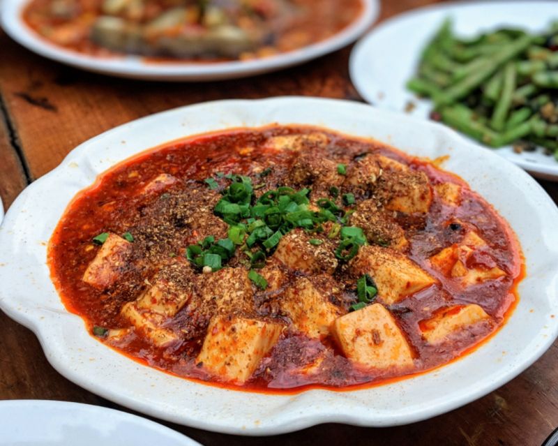 麻婆豆腐要怎麼做才會好吃呢？搜狐號《小楊聊美食》就分享了做「麻婆豆腐」的秘訣，若直接下鍋就大錯特錯了，多加上「這2步驟」，讓豆腐不僅不破碎，還沒有豆腥味。 示意圖／取自unsplash