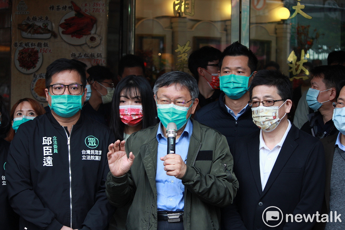 民眾黨主席、台北市長柯文哲特別選了一間叫「天然台」的餐廳舉行春酒，大談「天然台」論述。 圖：周煊惠 / 攝（資料照片）