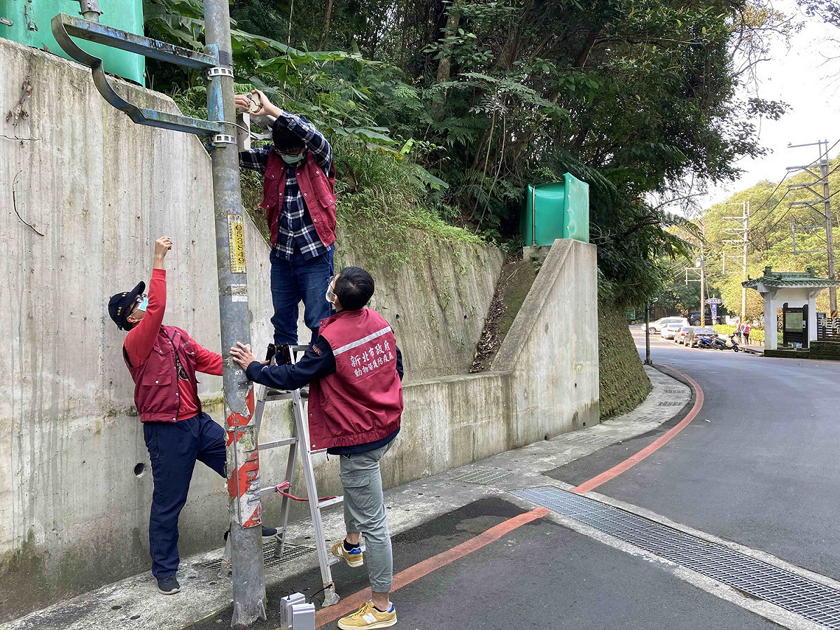 動物廊道入口處架設監視器。 圖：新北市動保處提供
