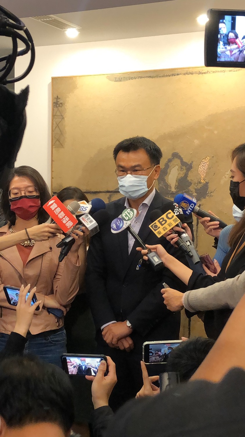 農委會主委陳吉仲表示，日本預定台灣鳳梨數量已超過5000公噸，昨晚還有廠商將追加1200公噸，目前仍在洽談中。 圖：寶島聯播網／提供