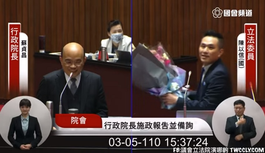 國民黨立委陳以信今（5）日晚間對獻花給行政院長蘇貞昌及衛福部長陳時中一事，強調事感謝台灣防疫與醫護，而非個人。 圖：翻攝國會頻道