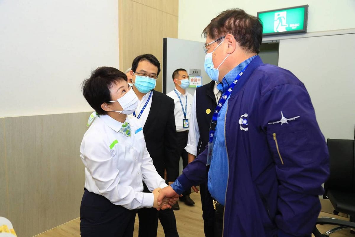 台中市長盧秀燕到場向委員致意。 圖 : 台中市政府/提供