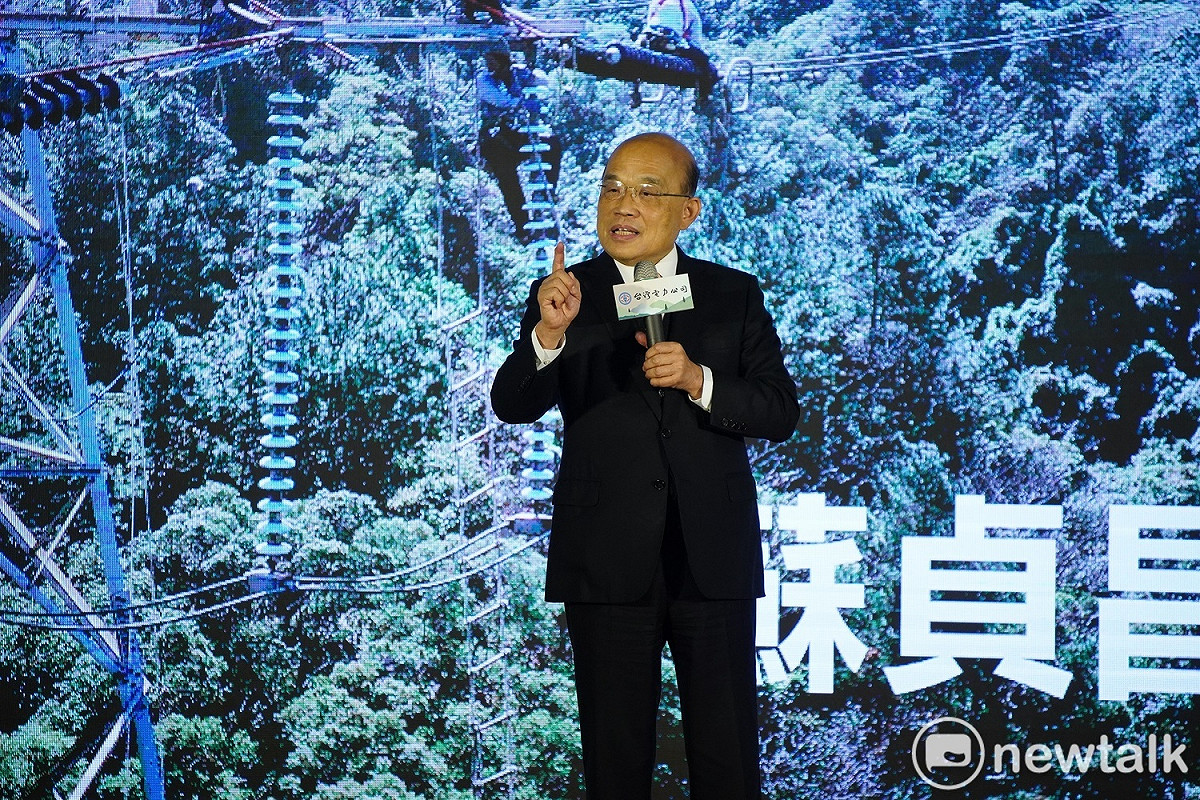 蘇貞昌說，陳以信送花給他和陳時中，是為表達對防疫人員及政府作為的肯定，外界其實不必扭曲到別的方面。 圖：林昀真／攝