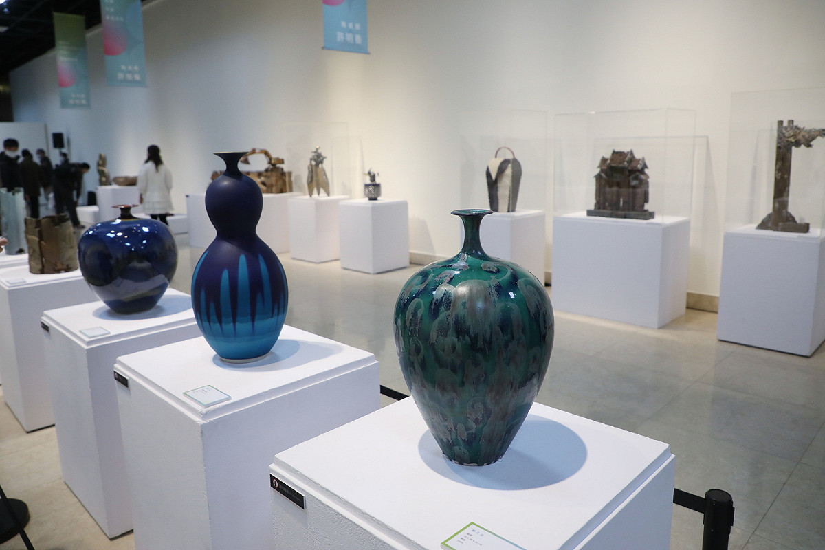 「工藝之華－新北市臺灣工藝之家」聯展，集結新北市14位國家級工藝師，共展出 7大類41件作品。 圖：新北市新聞局 / 提供