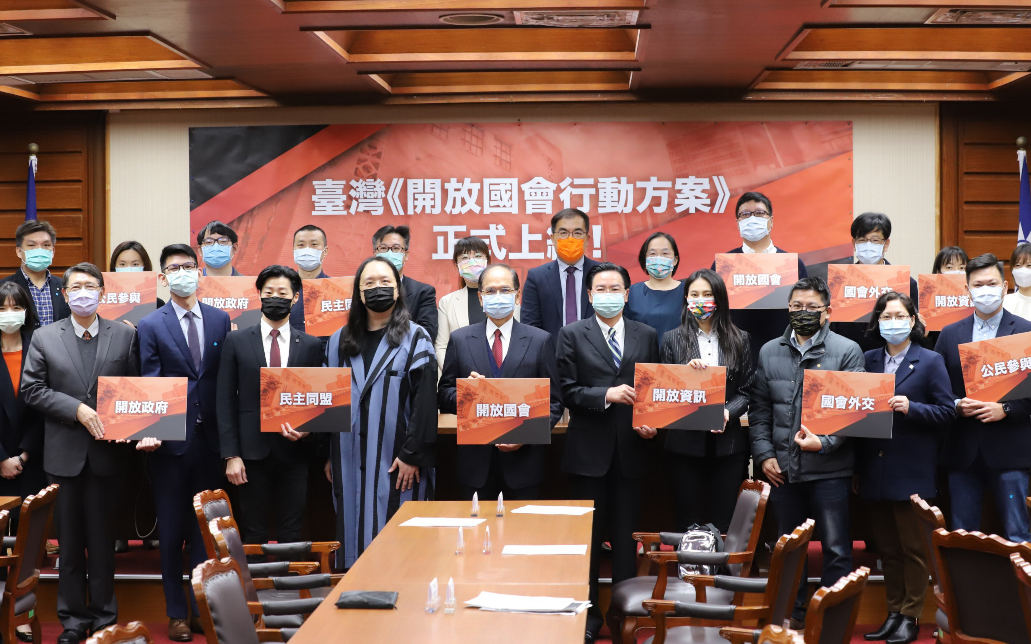游錫堃宣布台灣首部《開放國會行動方案》正式於立法院官網上線。 圖:游錫堃辦公室提供