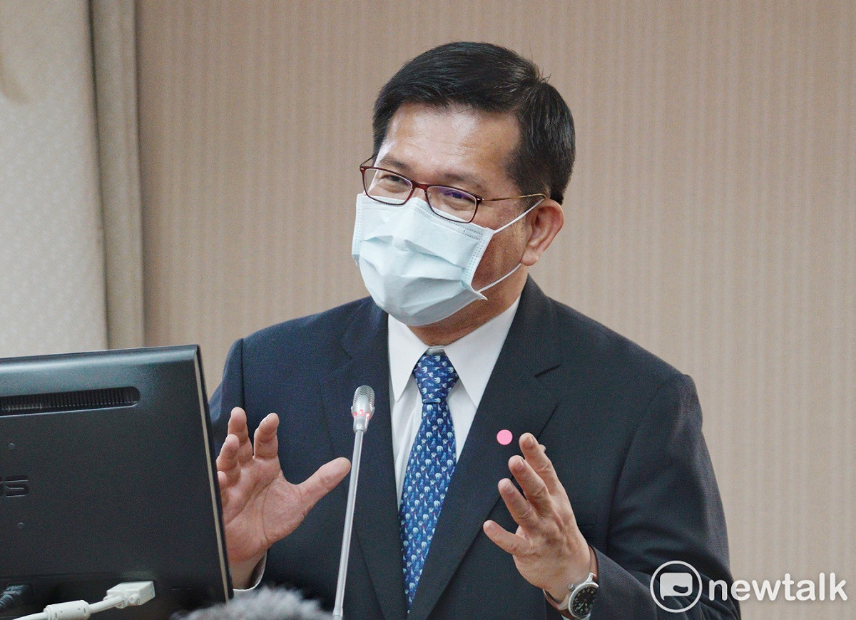 交通部長林佳龍今日表示，將會全力促成敬老卡搭乘台鐵。 圖：張良一/攝