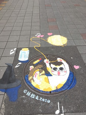 台北華陰街總共有10個原創人孔蓋彩繪。 圖：台北市華陰街徒步區發展協會／提供