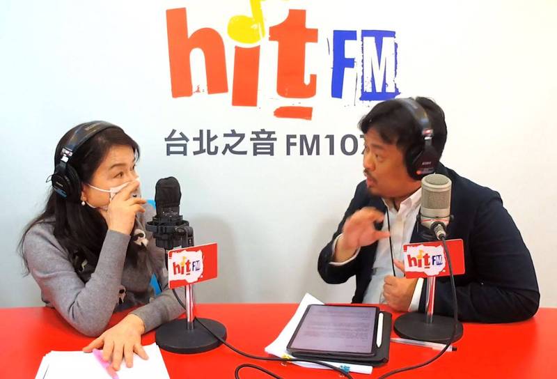 洪申翰今天接受廣播電台主持人周玉蔻專訪，談到藻礁公投、重啟核四公投等議題。 圖：翻攝自Hit Fm聯播網-周玉蔻嗆新聞臉書