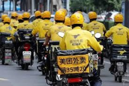 中國當局印發文件要求加強外送從業人員黨建工作，要引導外送員「感黨恩、聽黨話、跟黨走」。（示意圖） 圖 : 翻攝自chinaqna