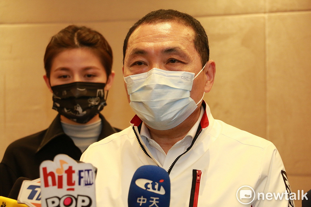 侯友宜認為若民眾對疫苗有疑慮，政府首長有責任率先施打新冠肺炎疫苗，以安民心。 圖：林昀真/攝
