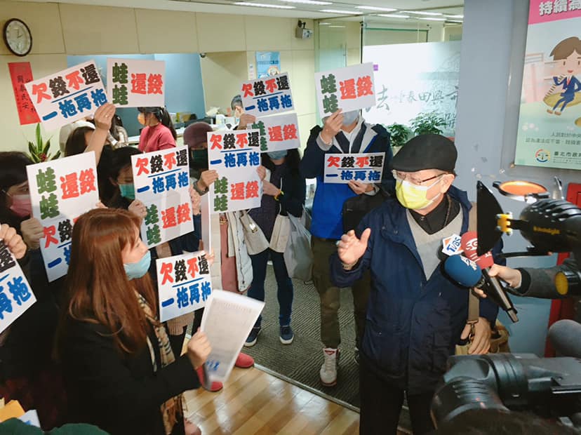 蛙蛙文創爆發大型消費糾紛案，台北市議員陳怡君曾為此多次召開記者會。圖為資料照。 圖：翻攝陳怡君臉書