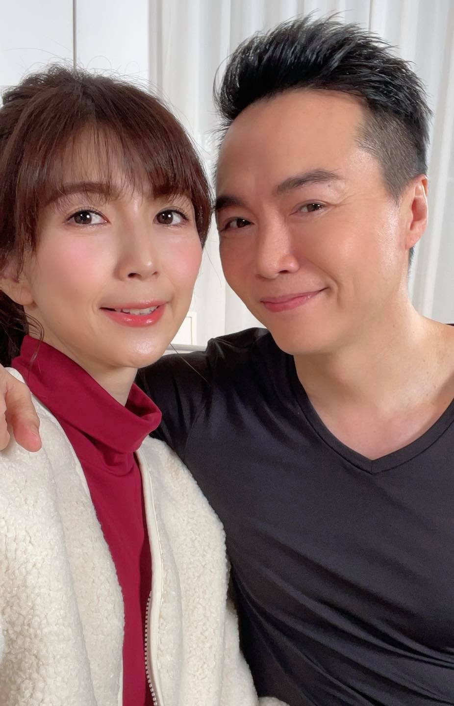 本土劇男星吳鈴山和老婆黃崇蘭試打國產武肺疫苗。 圖：翻攝自吳鈴山臉書