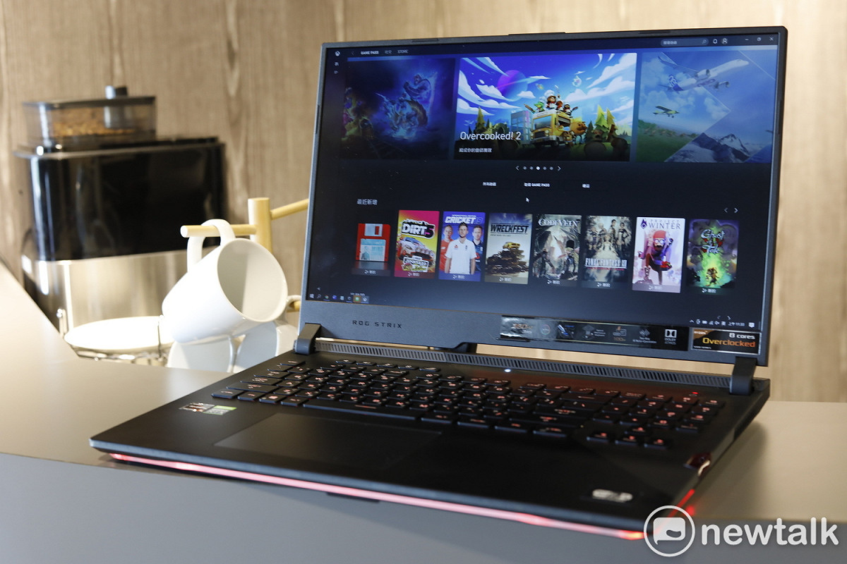 ROG Strix Scar系列最新一代「ROG Strix Scar 17」在今年美國消費電子展CES 2021首度亮相，立刻吸引眾多電競玩家的眼球，已於2021 Q1季度在台灣地區上市發售。 圖：陳耀宗／攝