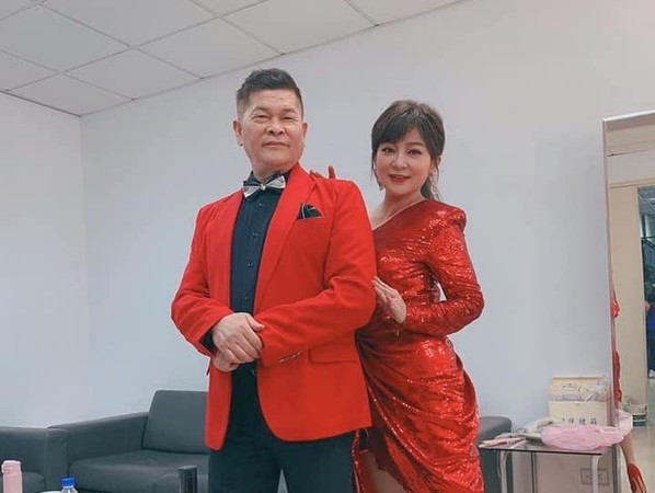 徒弟王彩樺悄悄送暖金援師父，她也坦言「的確有拿錢給師父」。 圖：翻攝自臉書