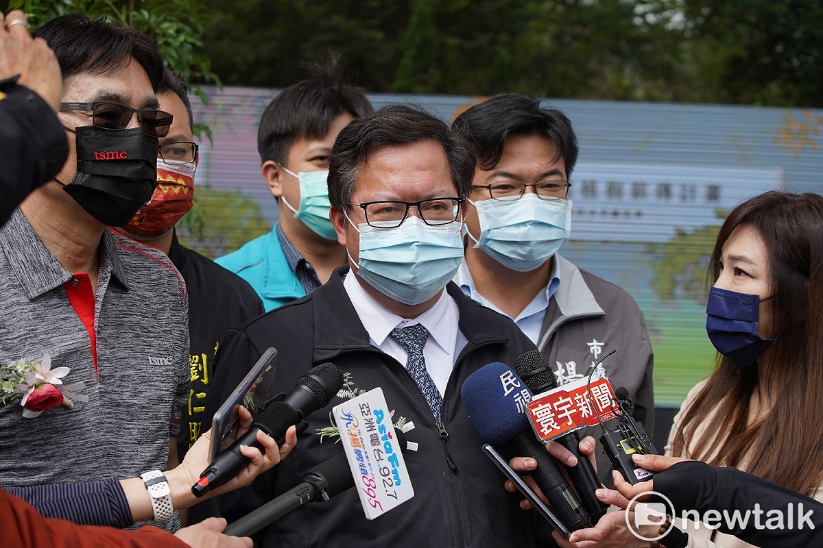 鄭文燦表示前桃園市地下水井有水權狀的部分達2億噸，相當一個石門水庫的有效蓄水量，希望各工業廠商能優先使用地下水。 圖：林昀真／攝