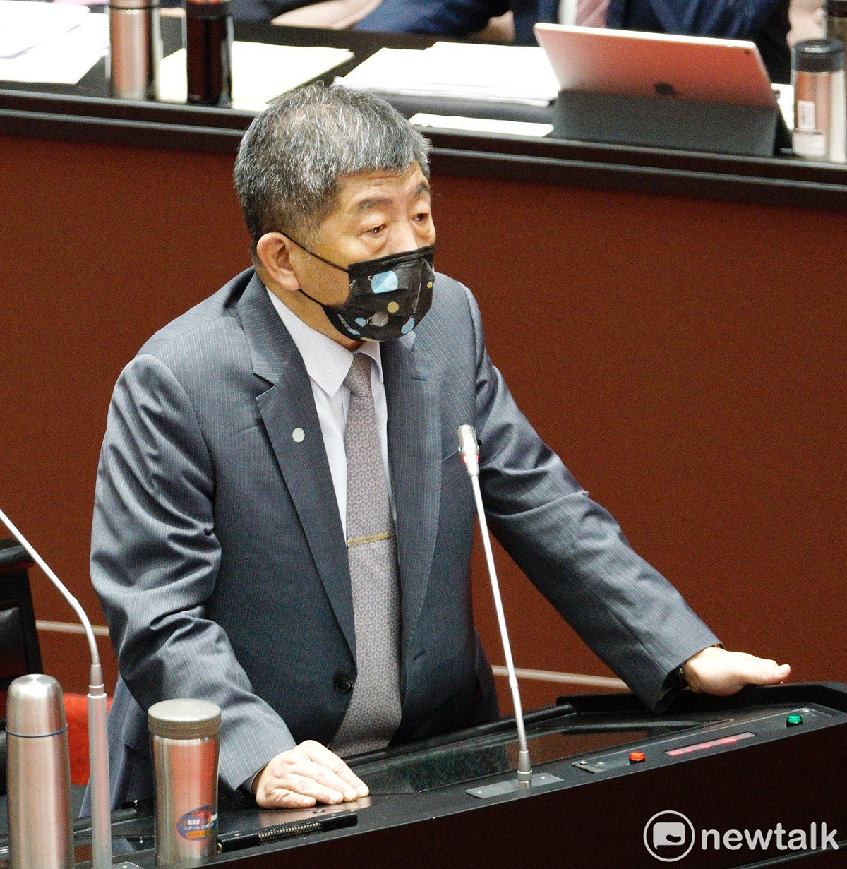 中央流行疫情指揮中心指揮官陳時中表示，台灣是否加註AZ疫苗警語會交由專家委員會決定。 圖：張良一/攝(資料照片)
