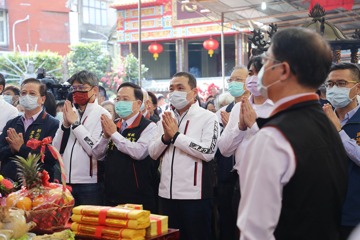 福德正神聖誕千秋，侯友宜參拜祈福祝賀。 圖：新北市新聞局提供