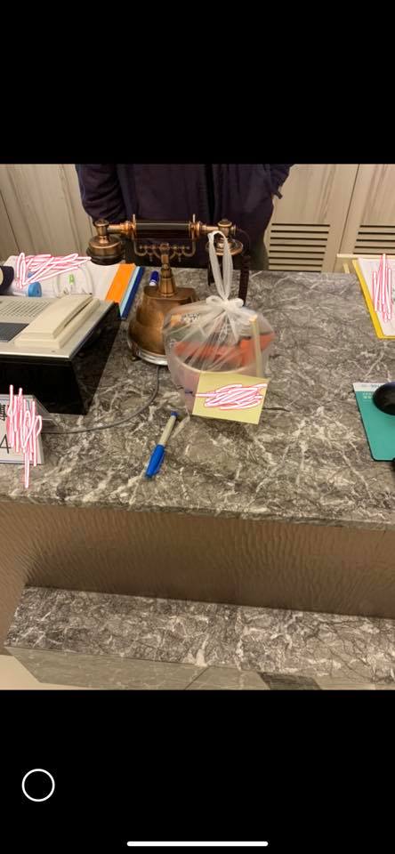 一名外送員送餐抵達目的地後竟被客人嗆：「你們外送規定要等十分鐘，你慢慢等吧！」氣得將過程Po網。 圖：翻攝爆怨公社